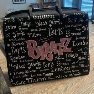 2003 BRATZ Doll World Tour Travel Carrying Case Bag w/ 3 Garment Pages. 14x12x4
